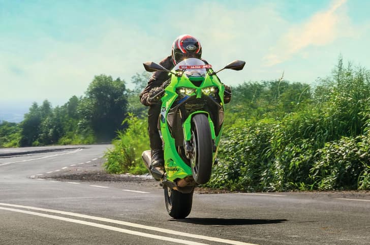 Kawasaki Ninja ZX-6R gets free Ohlins steering damper offer