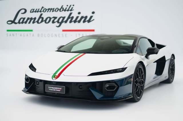 Tricolore returns to a Lamborghini after 15 years with the Temerario
