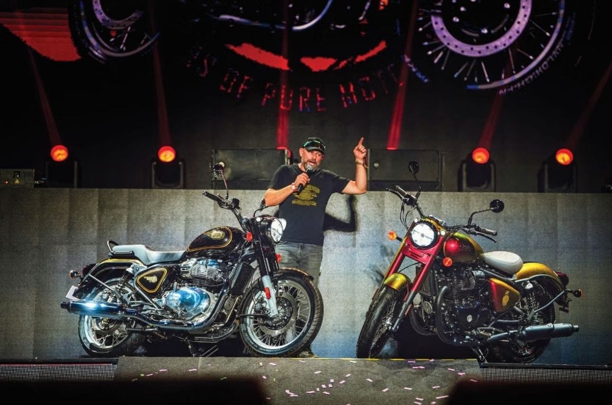 An outside showing the Bullet 650 getting unveiled at Motoverse 2025