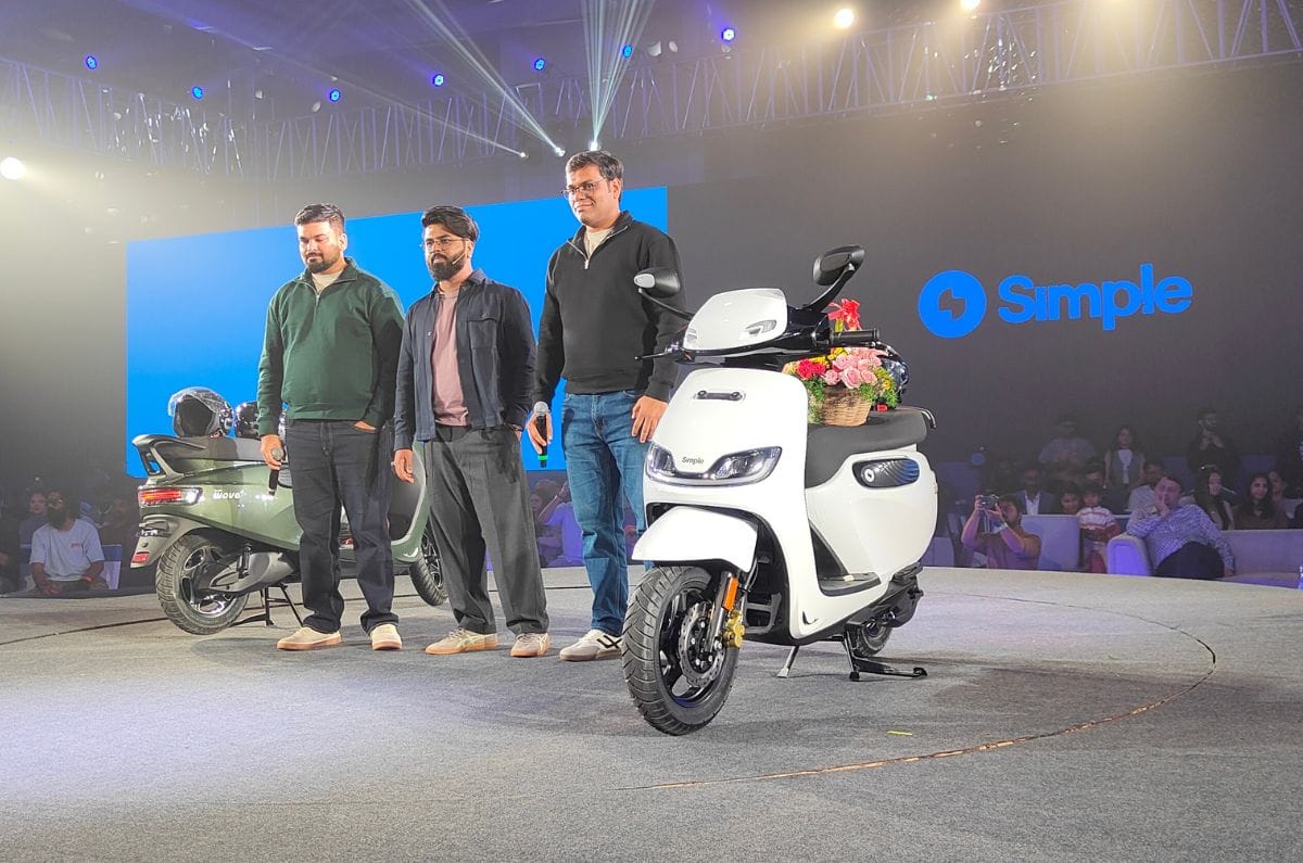 An indoor shot showing the new Wave scooter with the founders of Simple Energy on stage