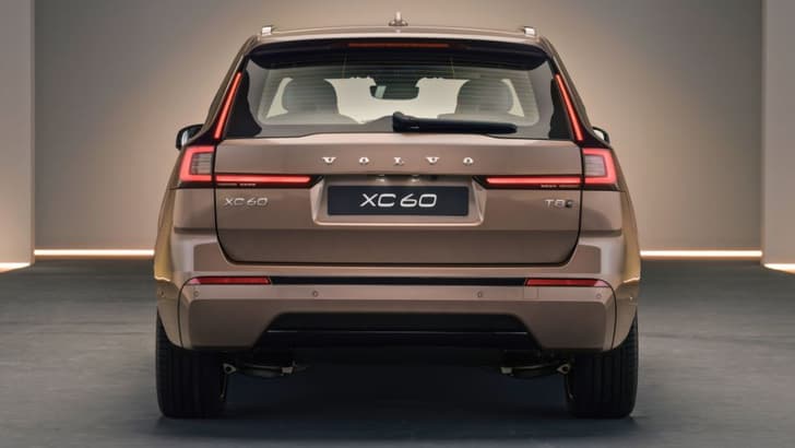 Updated Volvo XC60 rear static