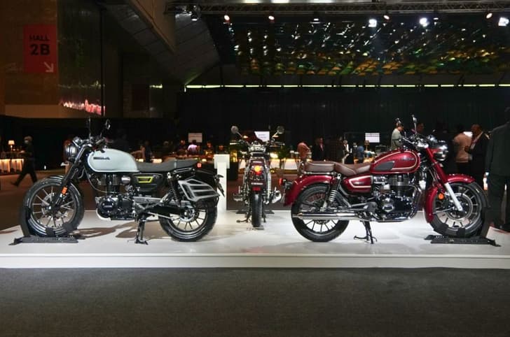 Inside image showing the new CB350, CB350C, and CB350 RS