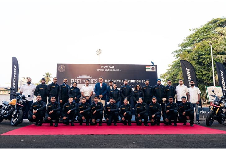 An outside image showing 25 riders partaking in the Fleet to Fort expedition.