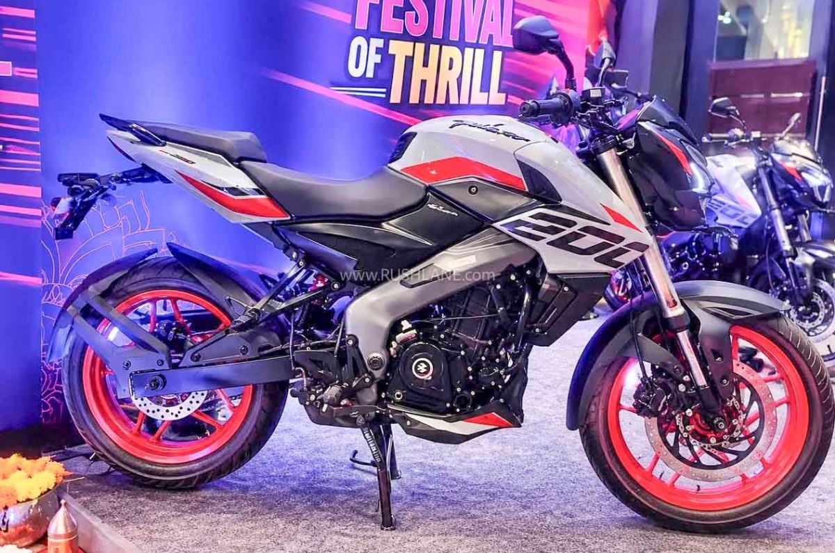 Bajaj Pulsar NS200 Updated with Quickshifter and TFT display
