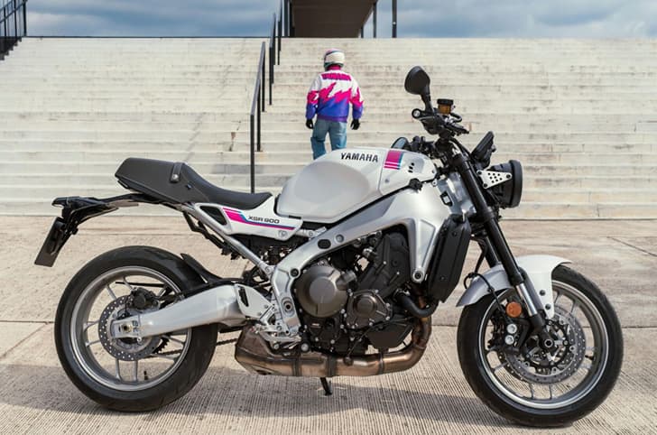 2027 Yamaha XSR900's right profile.
