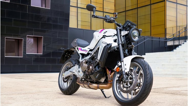2027 Yamaha XSR900 front right quarter.