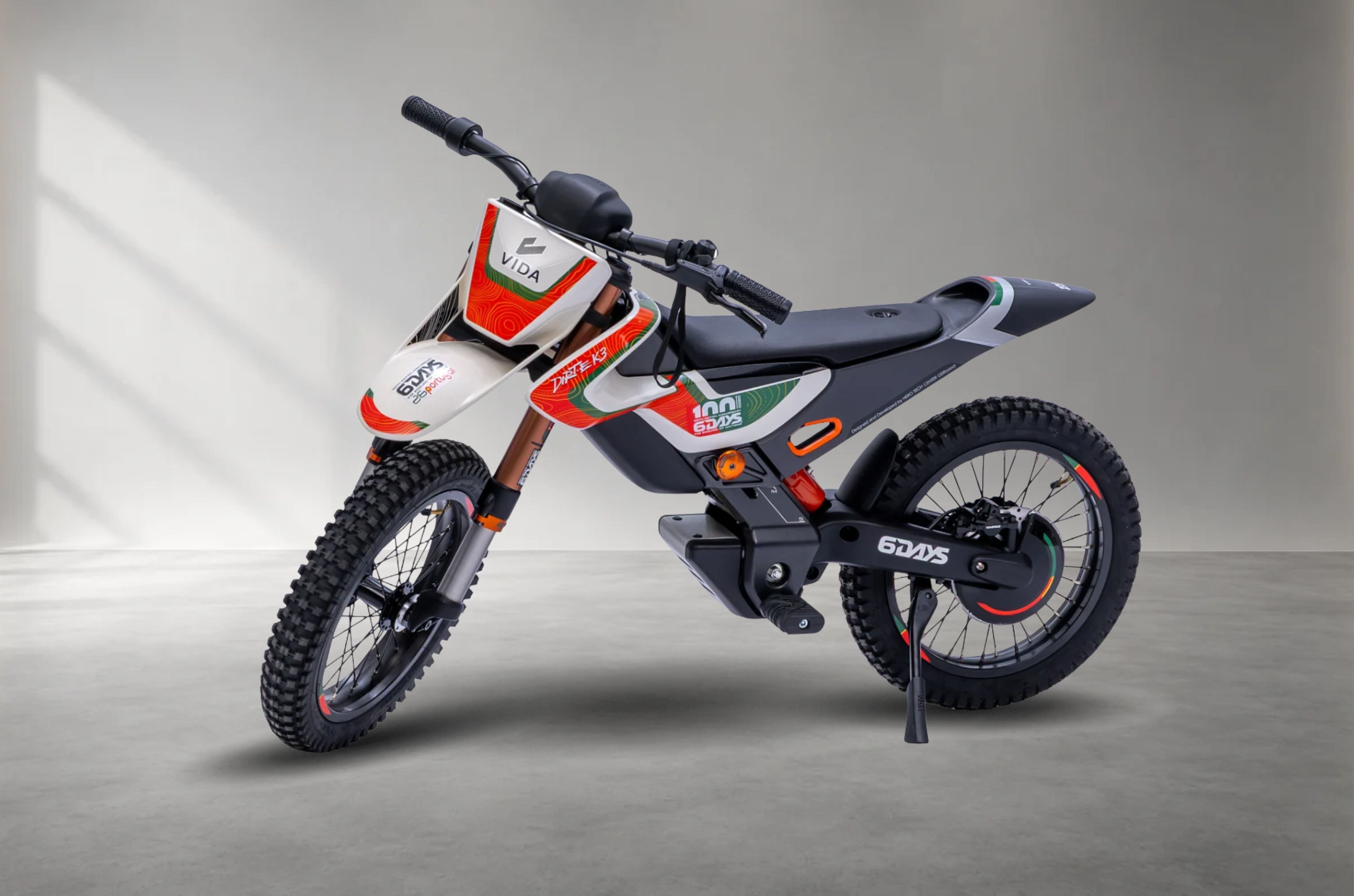 An indoor render of the new Vida Dirt.E K3 6Days limited edition