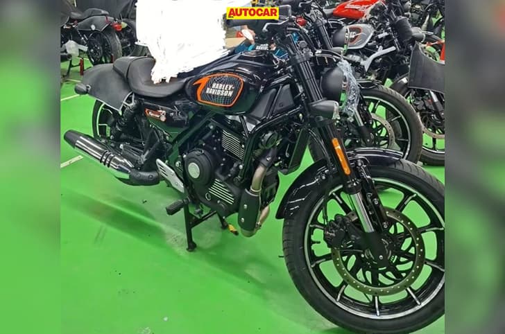 Harley-Davidson Sprint 400 at a dealership.