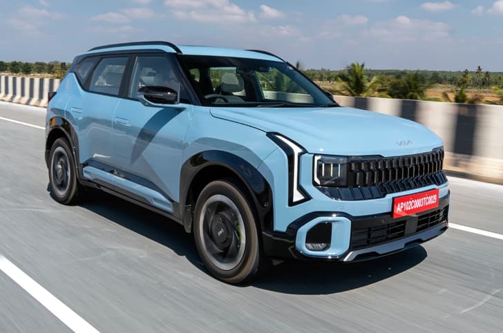 2026 Kia Seltos front right side on road driving