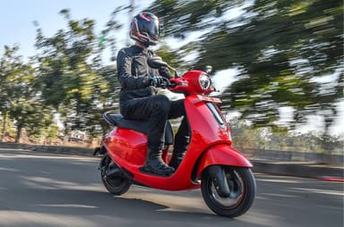 Bajaj Chetak C25 review: Small, simple and cheerful