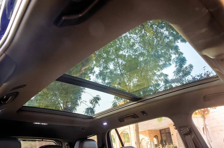 Volkswagen-Tayron-panoramic-sunroof 