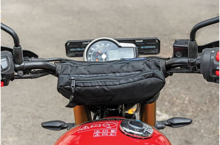Viaterra Trailpack mounted on Triumph Scrambler 400 X handlebar