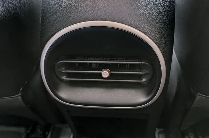 MG Windsor rear AC vents 