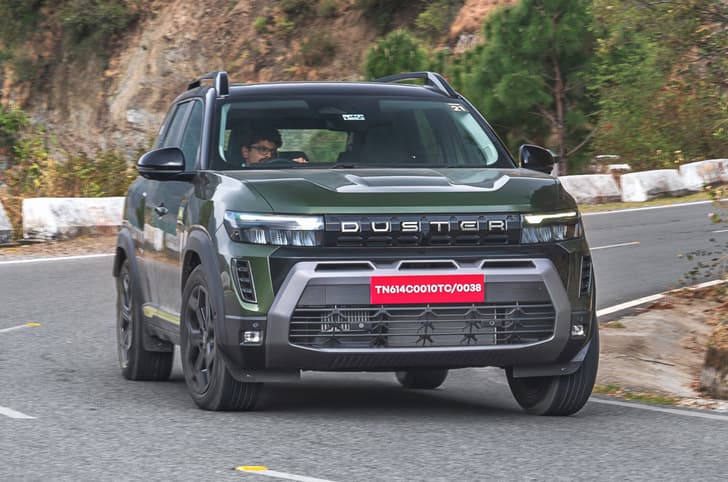 Renault Duster front quarter tracking Renault Duster front quarter tracking