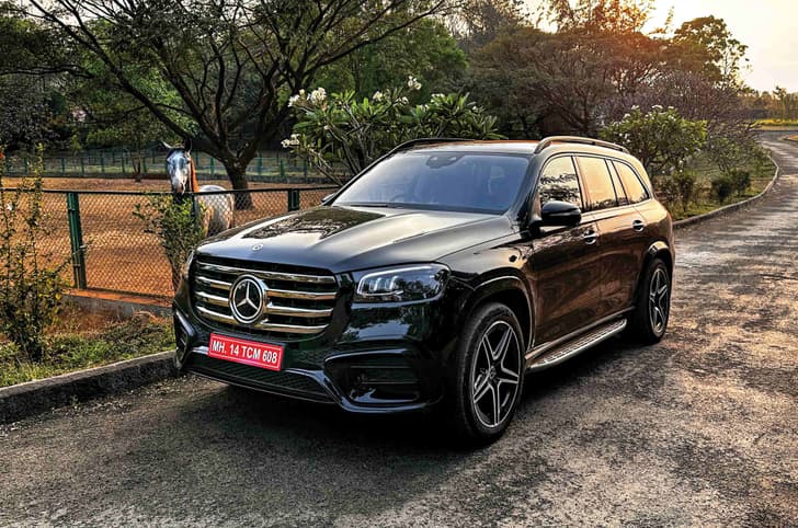 Mercedes-Benz GLS front three-quarter