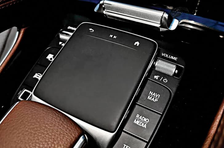 Mercedes-Benz GLS touchpad controller