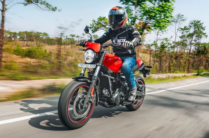 Royal Enfield Guerrilla 450 Tracking Shot Lead Image