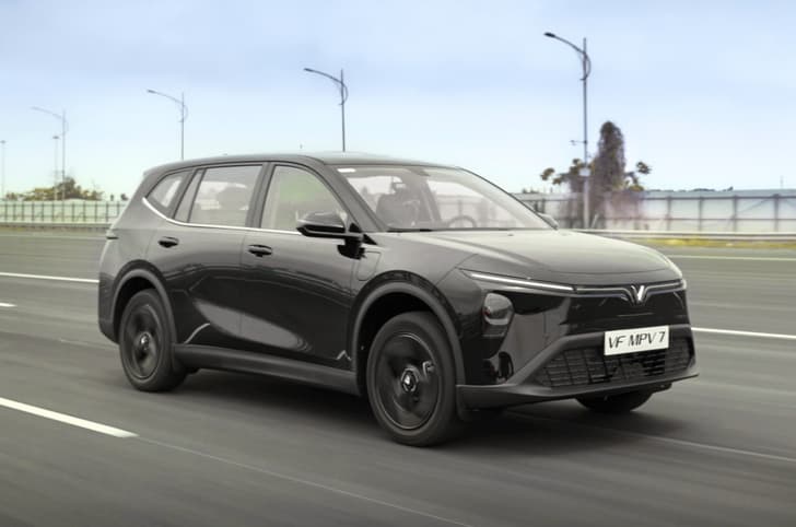 Vinfast VF7 front quarter tracking Vinfast VF7 front quarter tracking