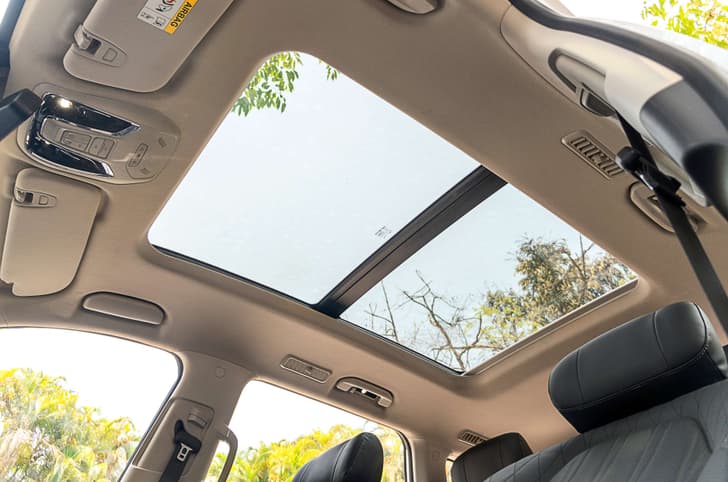 MG Majestor panoramic sunroof