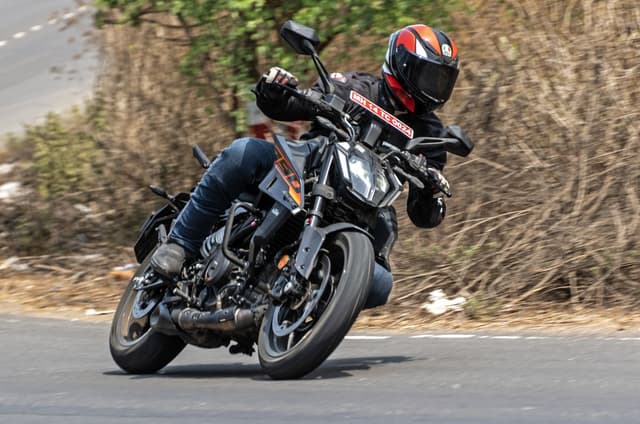 350cc KTM 390 Duke Review