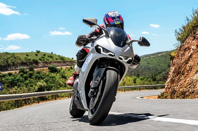 Norton Manx R review: TVS brings Norton back with a bang!