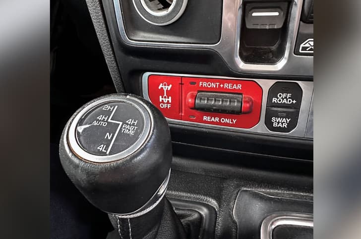 Jeep Wrangler offroad hardware 