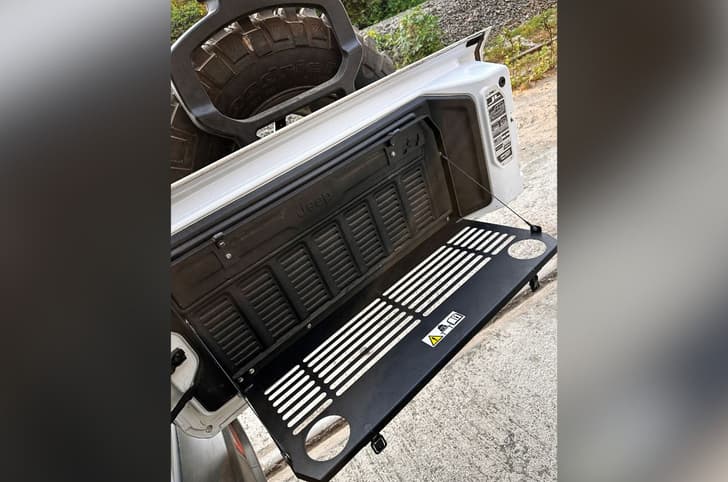 Jeep Wrangler rear table 
