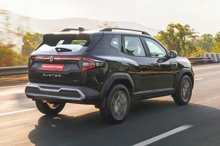 Renault Duster rear quarter tracking 