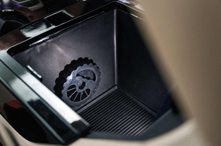 Central armrest cooler