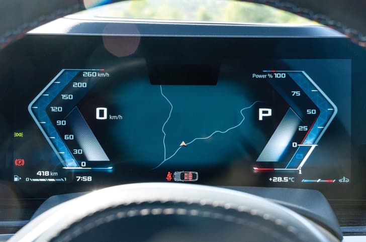 BMW X6 M60i xDrive driver's display