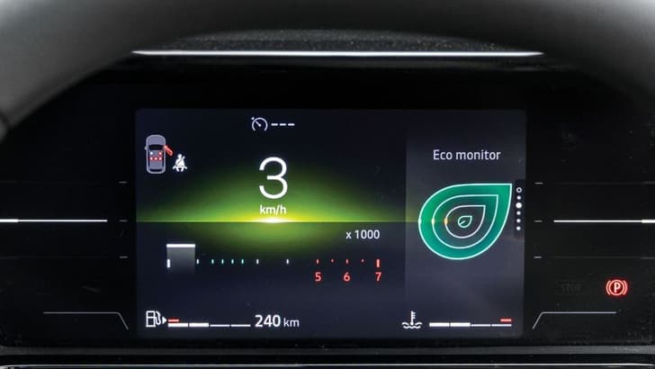 Renault Duster 1.0-litre turbo 7-inch driver's display
