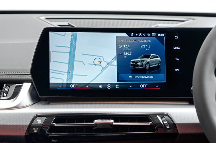 BMW X1 LWB touchscreen 