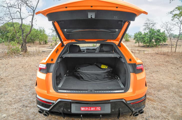 2026 Lamborghini Urus SE boot space