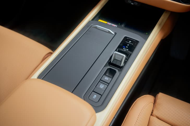 Lexus ES500e centre console Lexus ES500e centre console