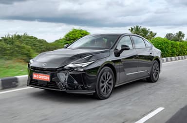 Lexus ES 350h review – Hybrid luxury sedan back to take charge