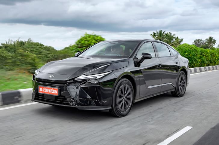 Lexus ES350h front quarter tracking Lexus ES350h front quarter tracking