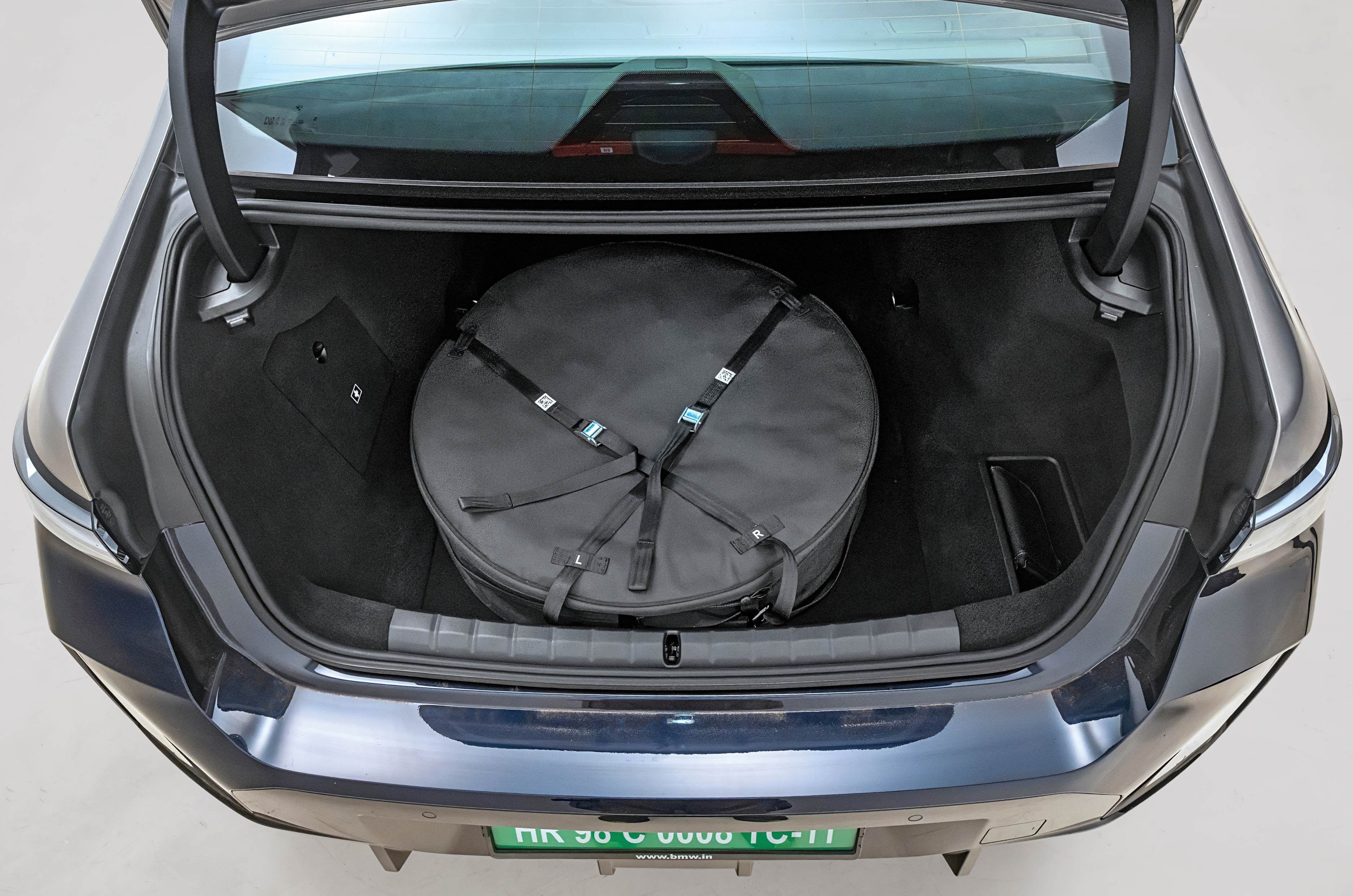 2026 BMW i7 boot space