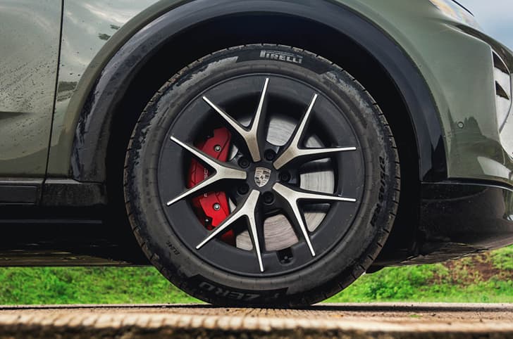 2026 Porsche Cayenne Turbo alloy wheels
