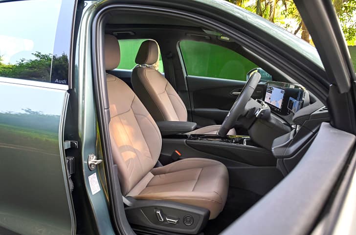 Audi Q3 front seats Audi Q3 front seats