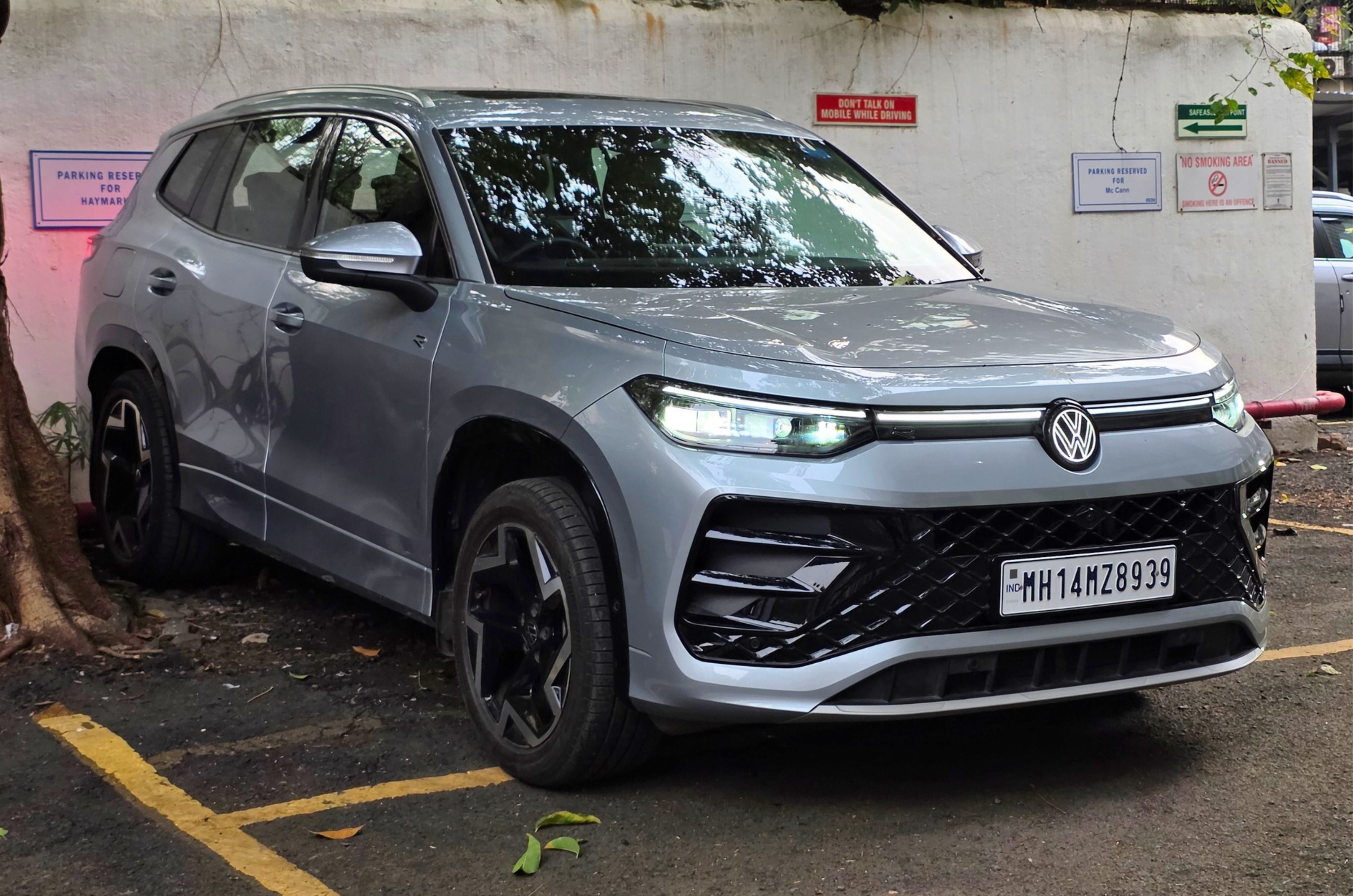 Volkswagen Tayron R-Line Front Quarter