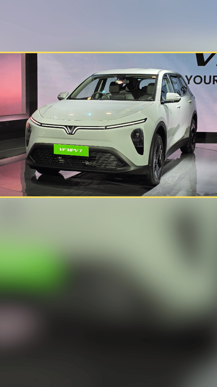 Vinfast VF MPV 7 front quarter